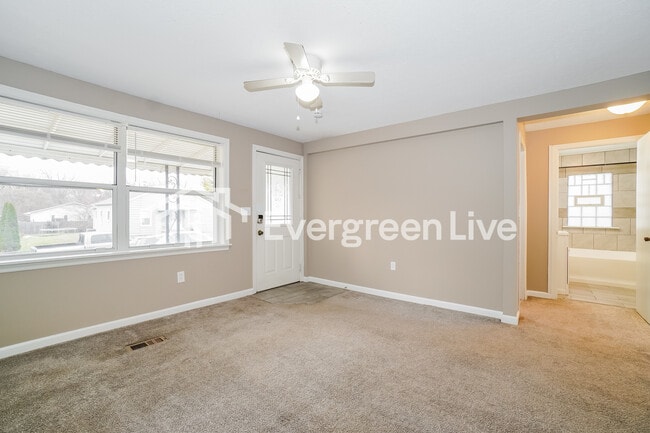 Building Photo - 2638 S 5th St