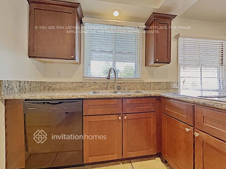 Building Photo - 16745 Archwood St