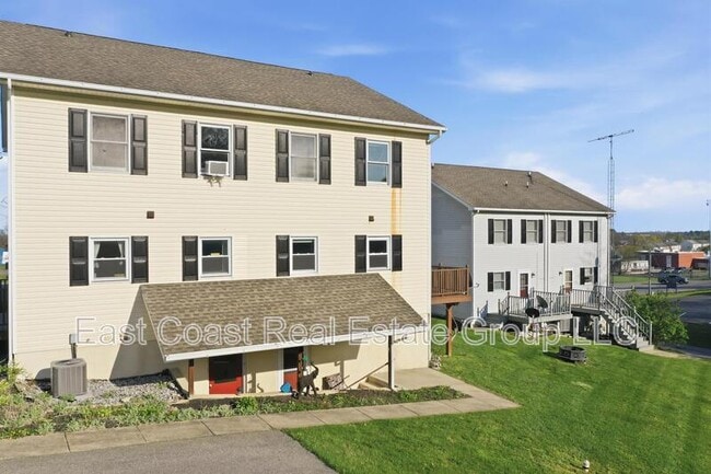 Building Photo - 257 School House Dr