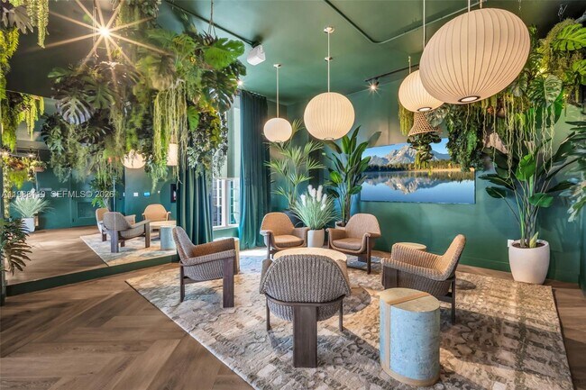 Building Photo - 121 NE 5th St