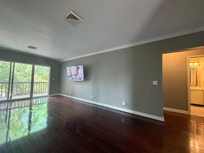 Building Photo - 11th Place Condominiums Unit #3010 Available for NOW!  $2000 per month.