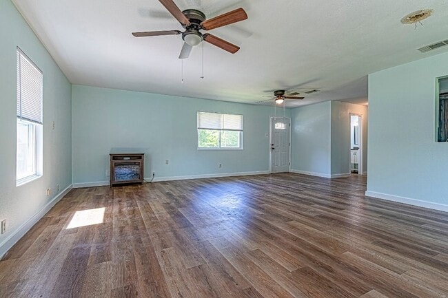 Building Photo - 314 Normagene St