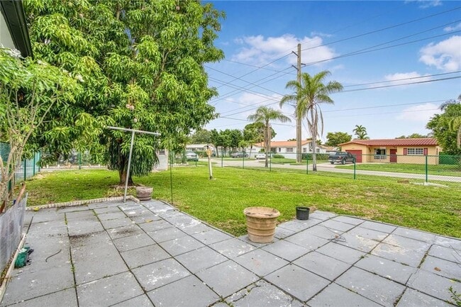 Building Photo - 2224 N 35th Ave