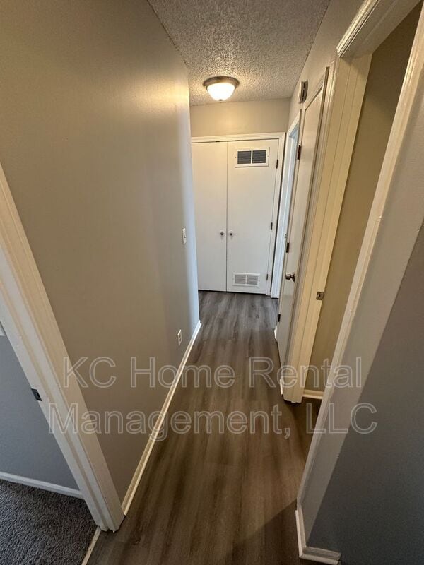 Building Photo - 506 A Skyvue Dr