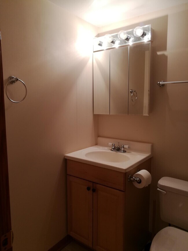 Building Photo - 4600 N Cumberland Ave