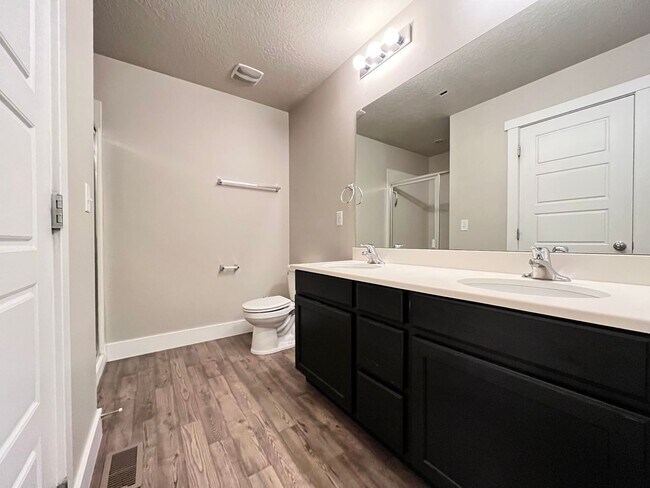 Building Photo - Coming soon! 3 Bedroom/2.5 Bathroom Townho...