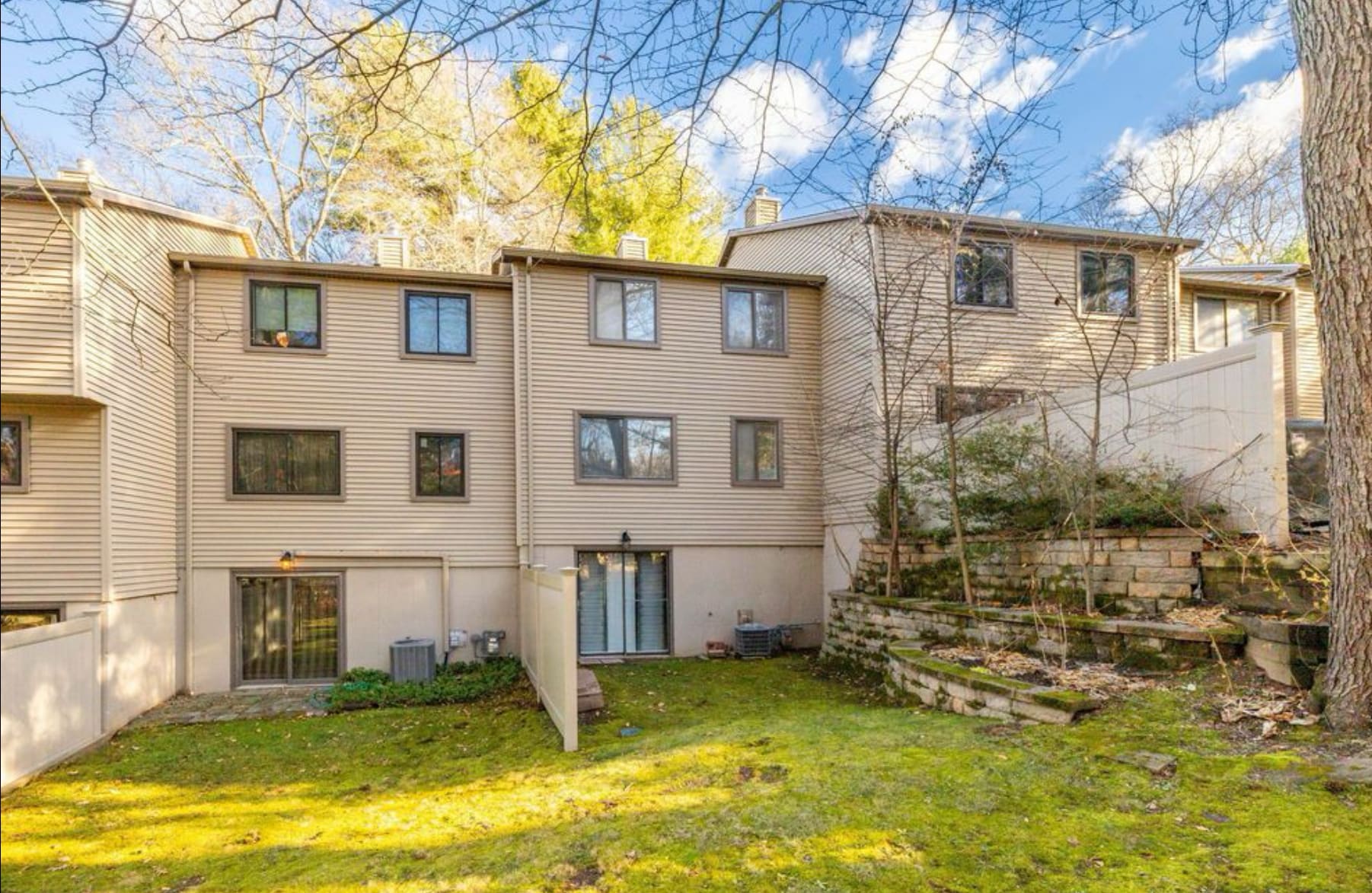 Building Photo - 47 Conestoga Way