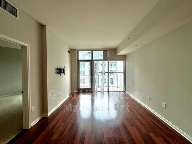 Building Photo - 253 Tenth Ave