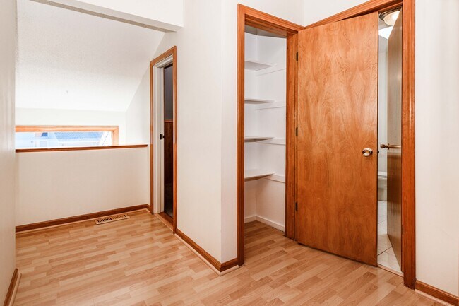 Building Photo - 705 Lake Ave