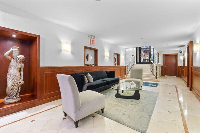 Building Photo - 24 E 38th St