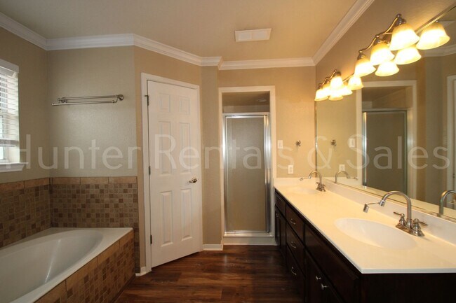 Building Photo - Walker Place Beauty