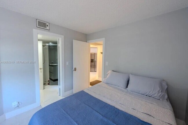Building Photo - 10451 W Broward Blvd