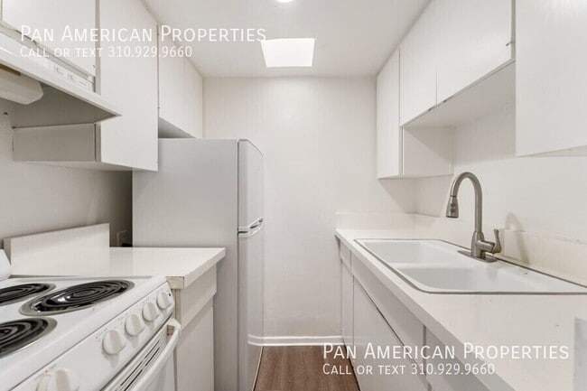 Building Photo - 817 Riverside Pl