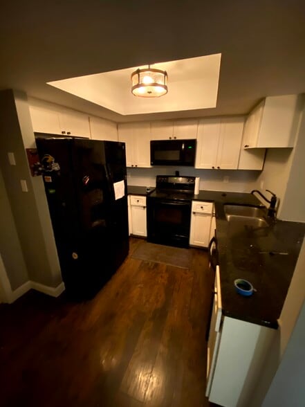 Kitchen - 8107 Hood Cir