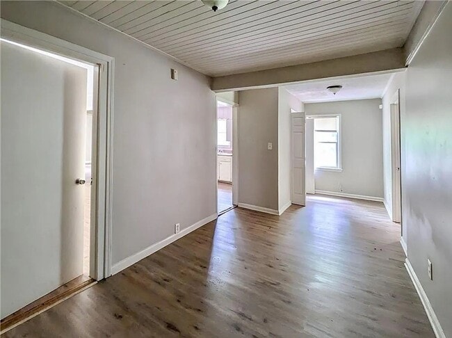 Building Photo - Charming Family Home | 3-4 Bedrooms | Large Yard | Convenient Location