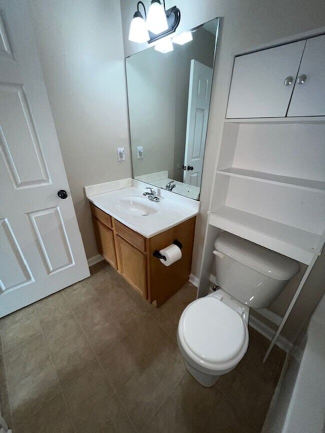 Building Photo - 3-bedroom, 1.5-bathroom home located in the heart of Nicholasville, KY.