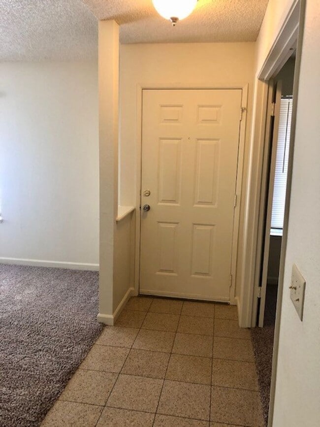 Building Photo - Cute and Sunny 3 Bedroom, 2 Bathroom Home