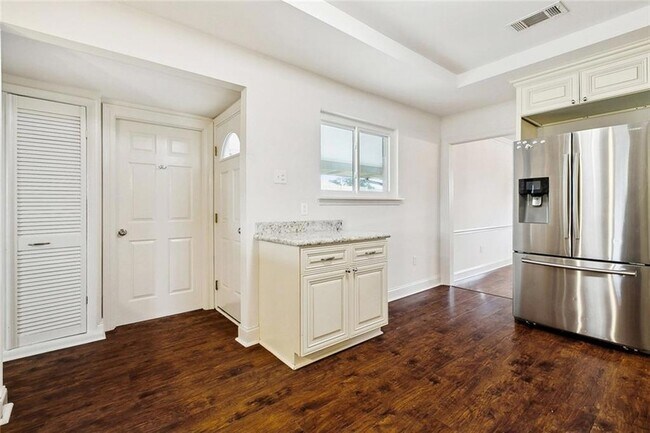 Building Photo - 3512 James Dr