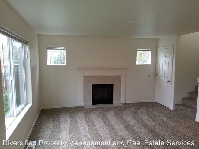 Building Photo - 4159 Thoroughbred Ave SE