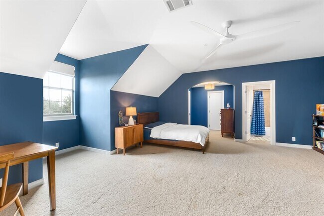 Building Photo - 403 Stirrup Dr