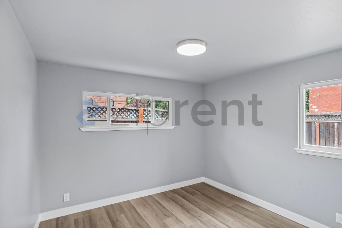 Building Photo - 743 Miller St