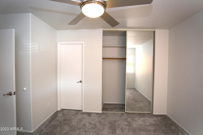 Building Photo - 924 E Manor Dr