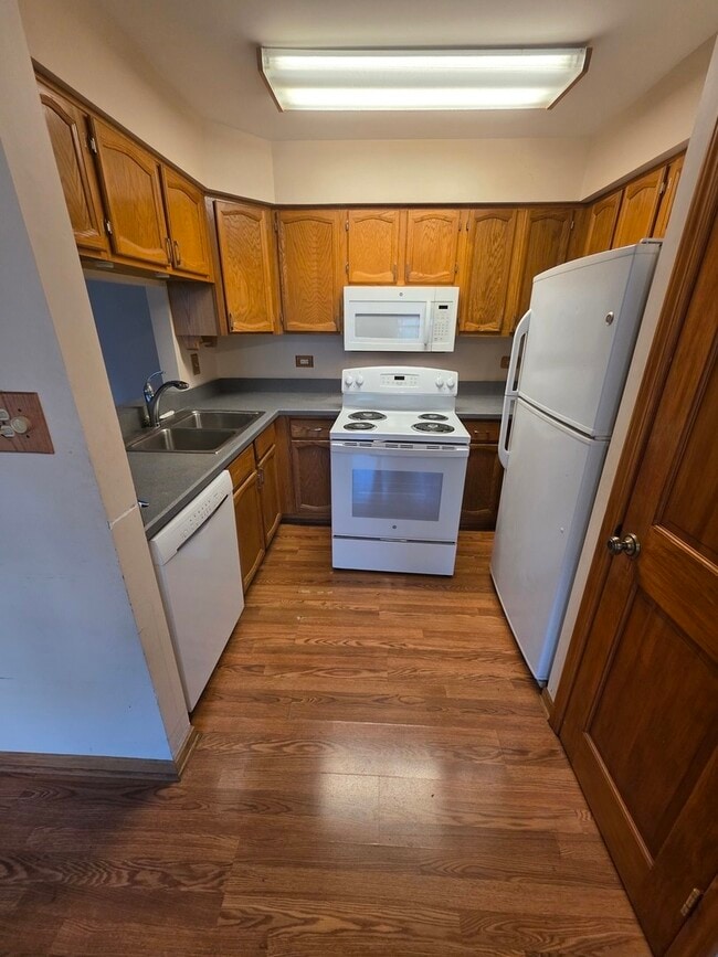 Building Photo - 4601 Olmstead Dr