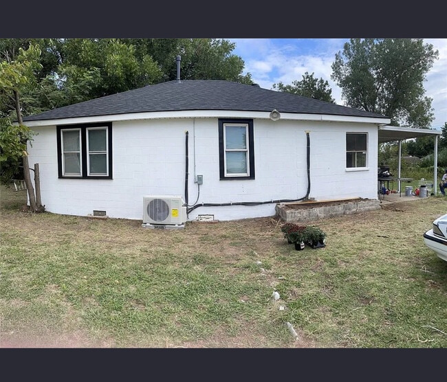 Primary Photo - 1216 W Ash St