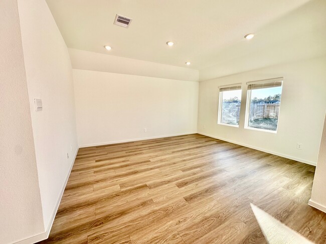 Building Photo - 27736 Woodglen Mews Wy