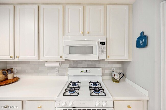 Building Photo - 1786 Tarpon Bay Dr S