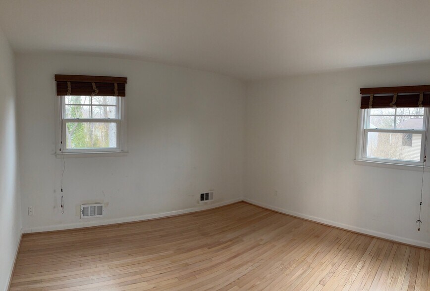 Building Photo - 1211 Van Buren Cir