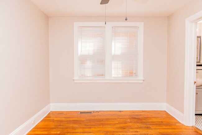 Building Photo - 3413 Stuart Ave