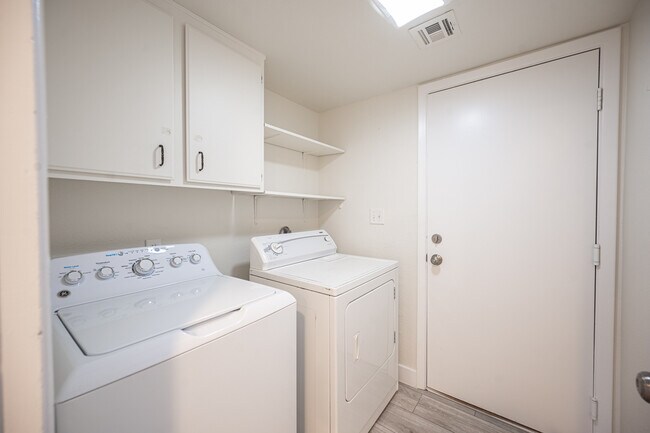 Building Photo - 1416 Grey Hunter Dr