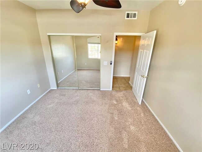 Building Photo - STUNNING 3 BEDROOM, 2 BATHROOM CONDO WITH ...