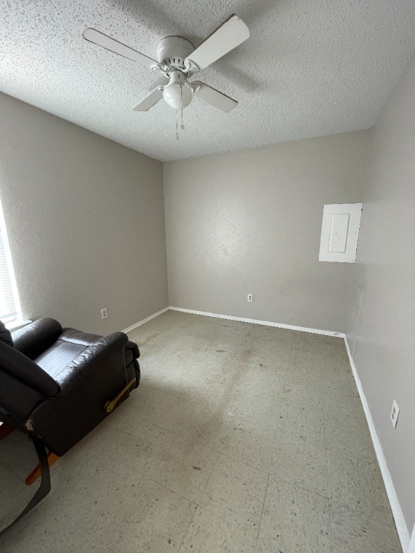 Building Photo - 127 Willow Brook Dr