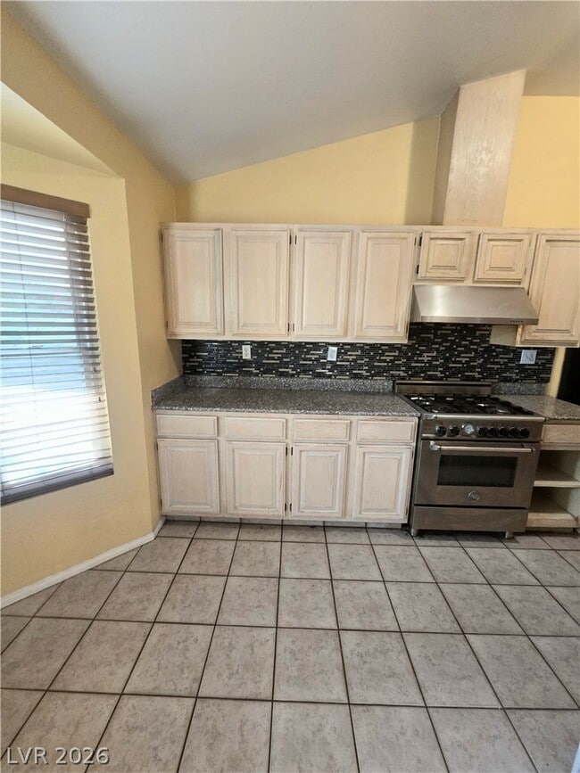 Building Photo - 437 Mayan Dr