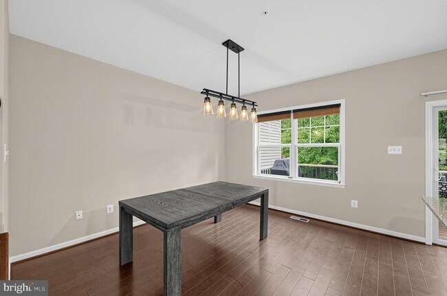 Building Photo - 7524 Holly Ridge Dr