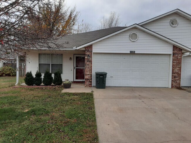 Building Photo - 1167 N Boxley Ave