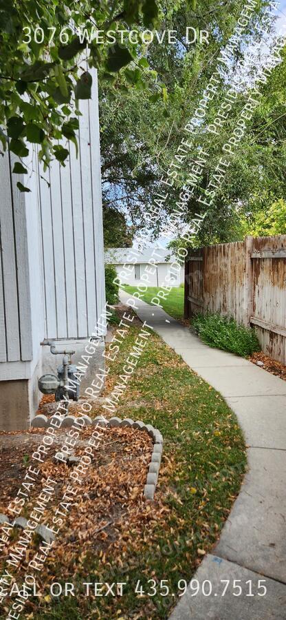 Building Photo - 3076 Westcove Dr