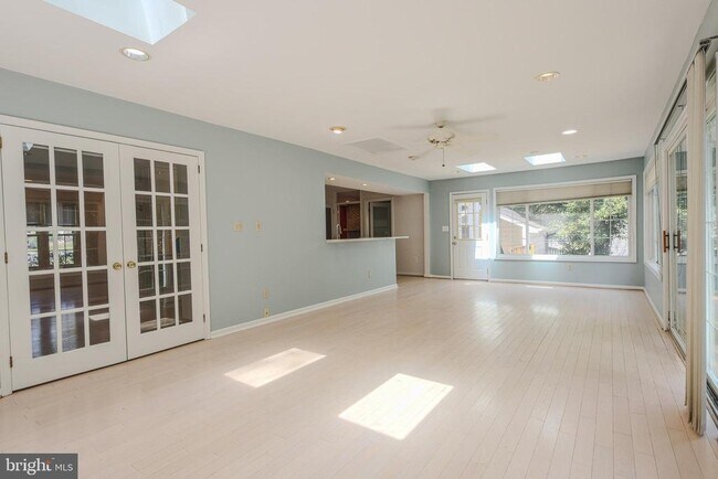 Building Photo - 6431 Brentford Dr