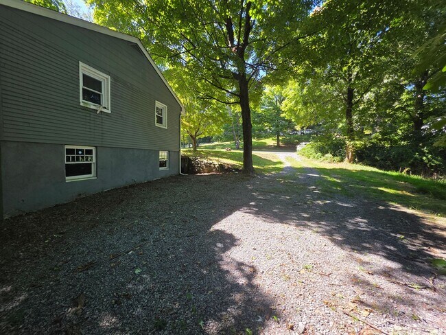 Building Photo - 102 Barbara Dr