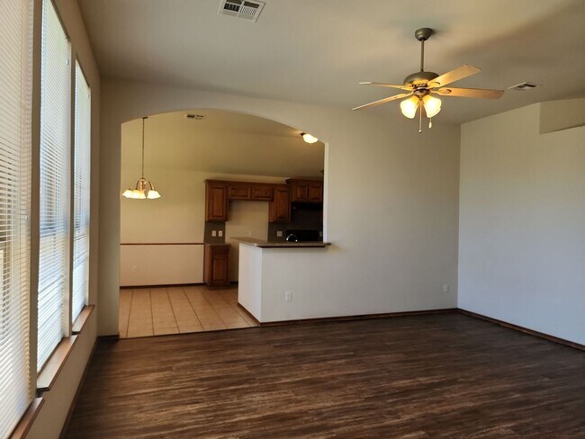 Building Photo - 2416 Arbor Dr