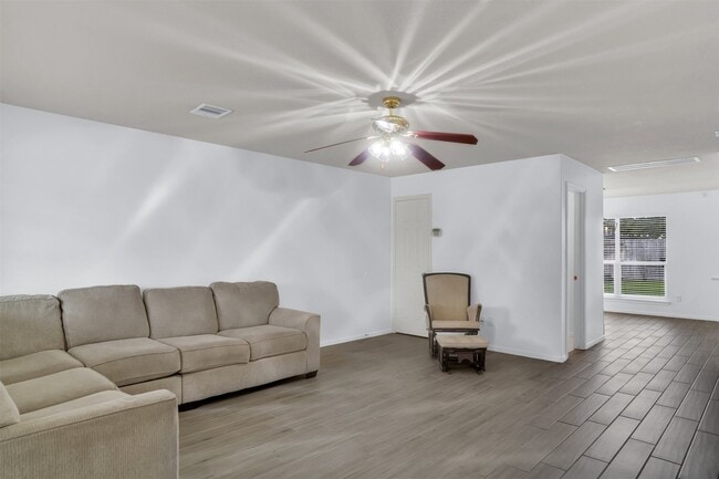 Building Photo - 15807 Little Miss Creek Dr