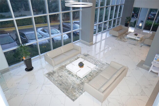 Building Photo - 525 N Ocean Blvd