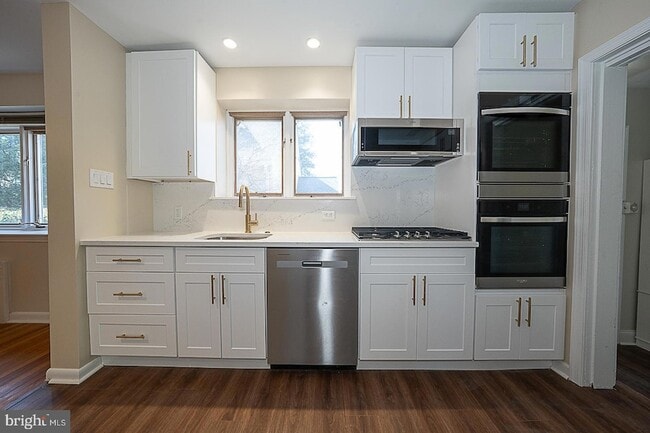 Building Photo - 1457 Manoa Rd