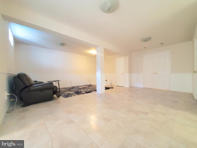 Building Photo - 20960 Capilano Ct