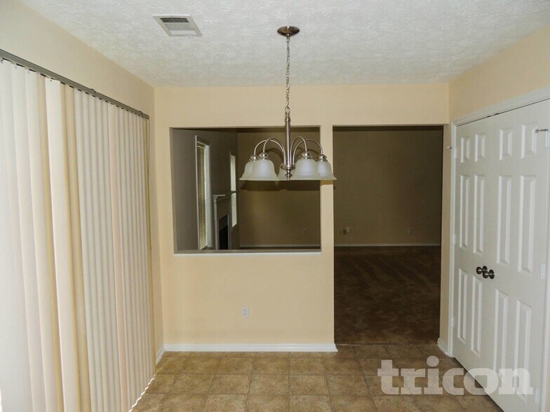 Building Photo - 787 Woodstone Rd