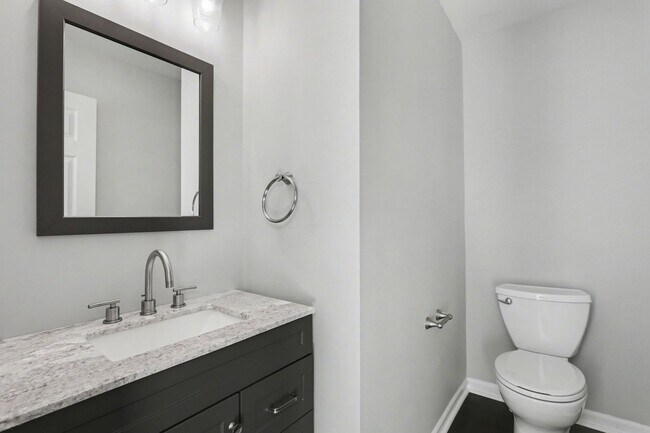 Building Photo - Remodeled 2 Bedroom 1.5 Bath - Overland Park