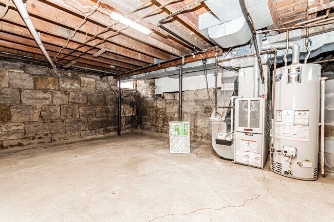 Building Photo - Single Family Home