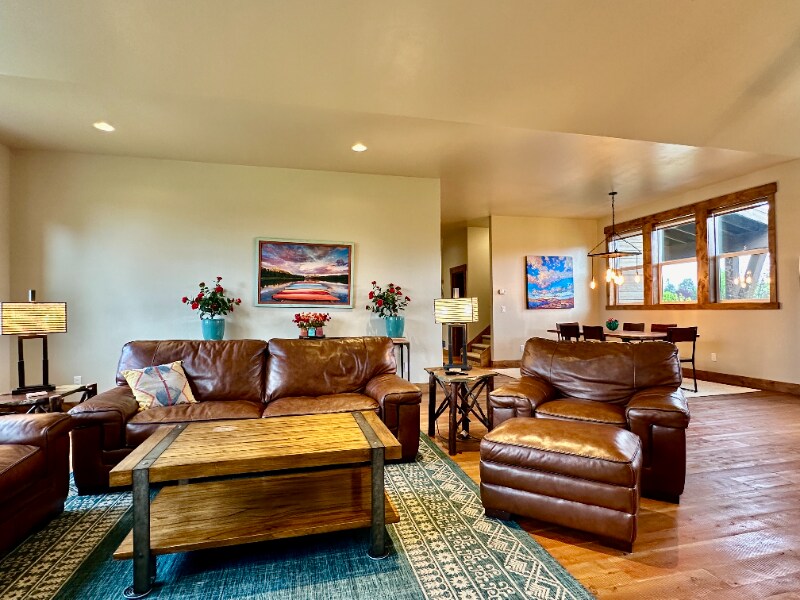 Building Photo - 3071 River Lakes Dr